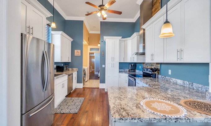 Mid-City House | Mardi Gras Haven: Cozy NOLA Vibe