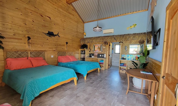 Wise County Cabin | Margaritaville Cabana at Tipsy Toad Retreat