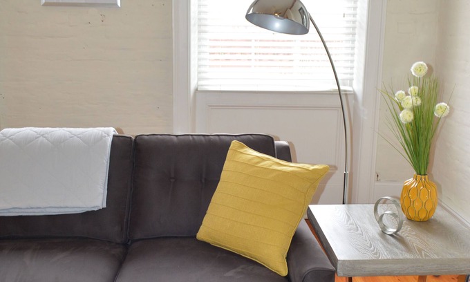 Arts/Warehouse District Condo | "Margaux" Fully renovated 2 bed/2 bath Walk to WWII, Superdome, Convention Ce