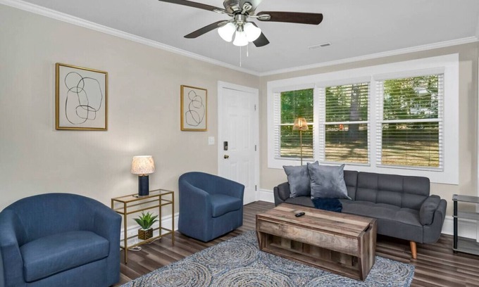 Earlewood Apartment | Margrave Retreat Unit 'A' | 2 BR 1BA