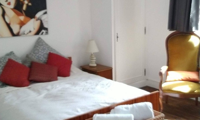 Perigueux Bed & Breakfast | Marguerite Room - 50s decoration , Continental breakfast included