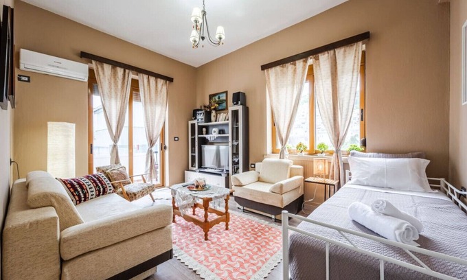 Gjirokaster Apartment | Maria's Apartment by PikHost