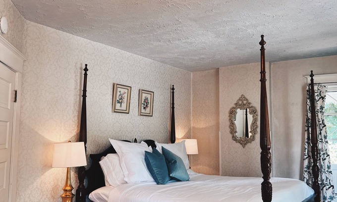 Logan Bed & Breakfast | Marianna Stoltz House