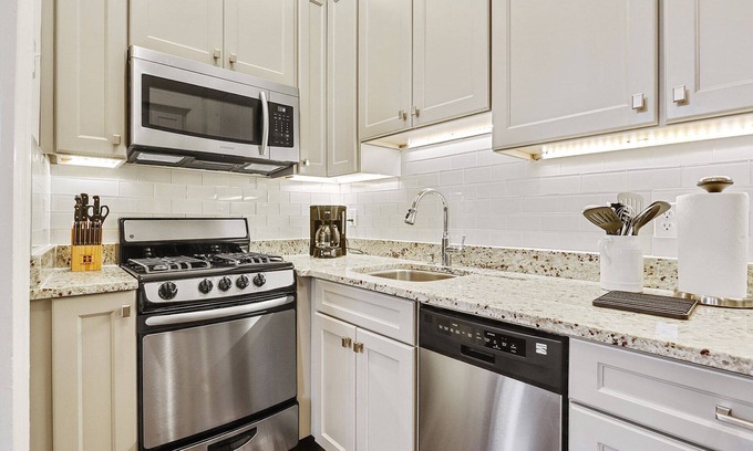 Faubourg Marigny House | Marigny Home for 4 - 2Bedroom/2Bathroom steps to Frenchmen and French Quarter
