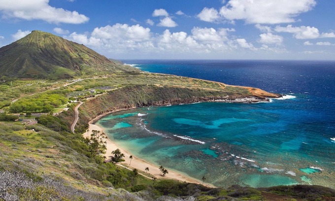 Portlock House | Marina front home with Makapuu Blue Swimming Pool.