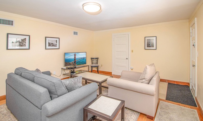 Marina District Apartment | Marina One Bedroom Private Garden Apartment