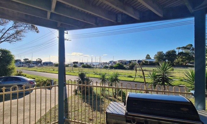 Goon Nure Apartment | Marina Quays lower deck, opposite marina, amazing views, pet friendly