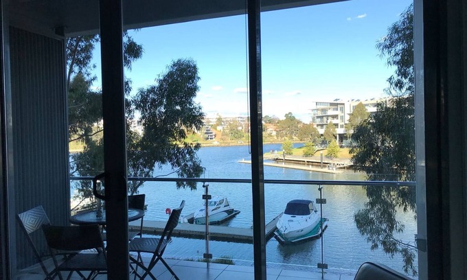 Maribyrnong Apartment | Marina View Apartment on the Maribyrnong River