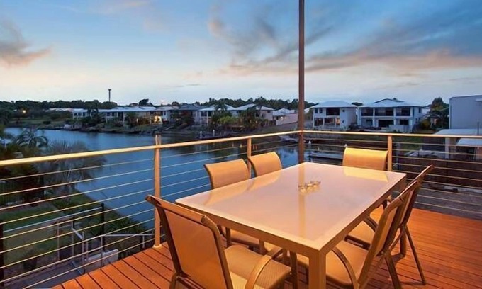 Bayview House | Marina Views Townhouse