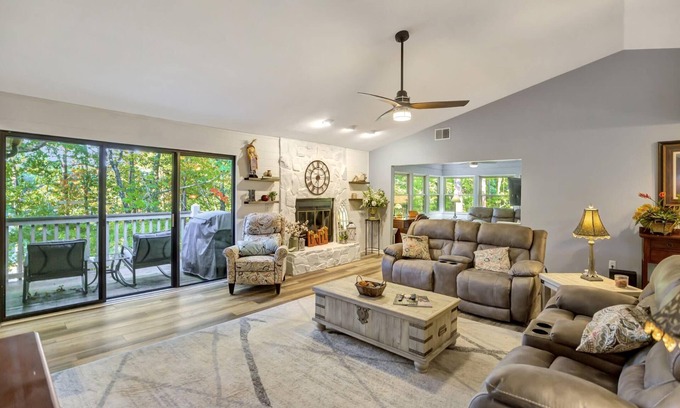 Salem Villa | Marina Village 132 in Keowee Key