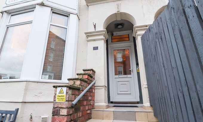 Southport House | MARINE HOUSE, pet friendly, country holiday cottage in Southport