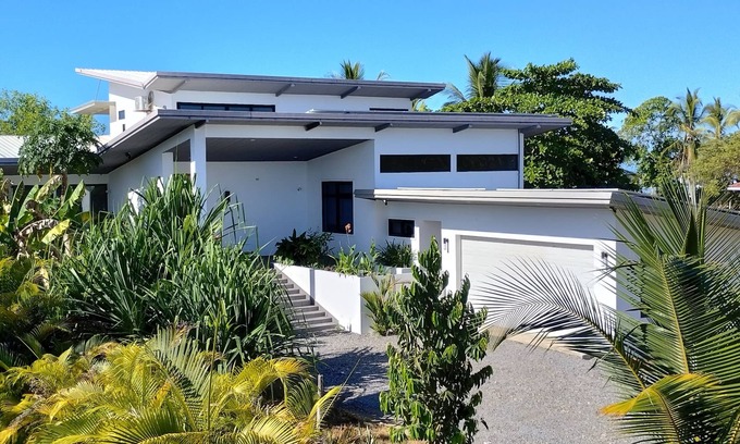El Jobo House | Mariposa Blanca Playa Lajas Large Modern Beach House