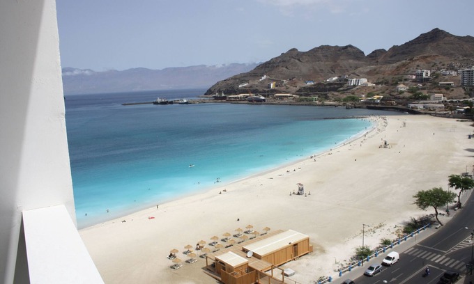 Mindelo Apartment | Mariposa Suite suspended by the sea