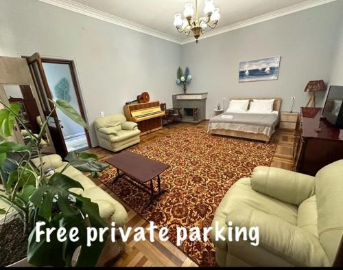 Chugureti Apartment | Marjanishvili wings apartment