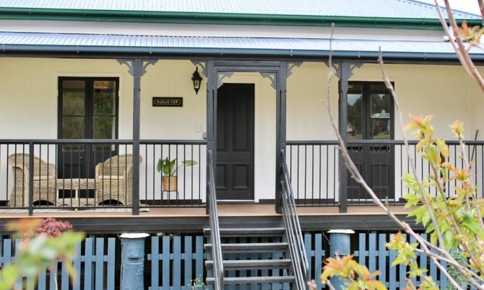 Stanthorpe Cottage | Marlay View Cottage. Luxurious, modern, spacious.