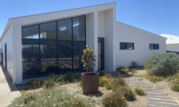 Waterhouse House | Marley's at Robe - 50m to Long Beach