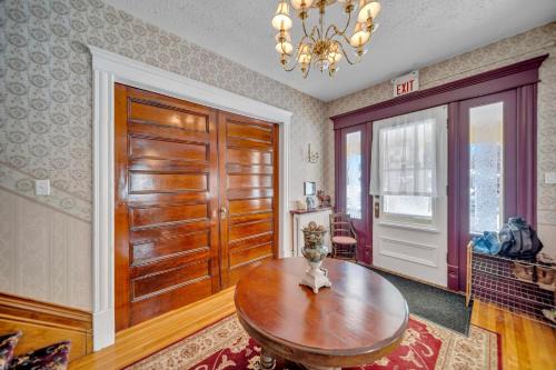 Marmora Bed & Breakfast | Marmora and Lake Inn and Victorian Diner - Grand Victorian Suites- Level 2