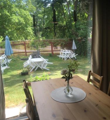 Kolmarden Bed & Breakfast | Marmorcafets B&B
