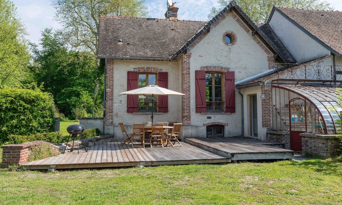 Larchant Bed & Breakfast | Marsh Court House in Larchant
