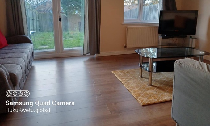 Newark upon Trent Apartment | Marvyn-Five House- Huku Kwetu