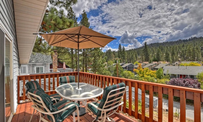 Boulder Bay Cabin | Mary's Lake Cabin by Destination Big Bear : Walk to the Lake and Boulder Bay Park! Game Room!