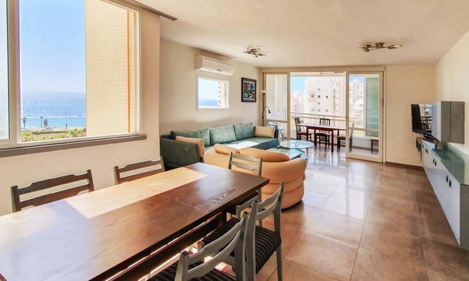 Bat Yam Apartment | Masaryk Musk in Bat Yam