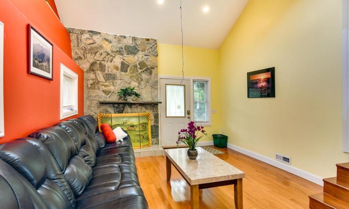 Somerset House | Massachusetts Vacation Rental 5 Mi to Fall River
