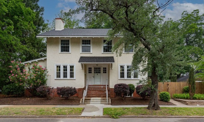 Norfolk House | Massive 6 bedroom home in a great neighborhood!