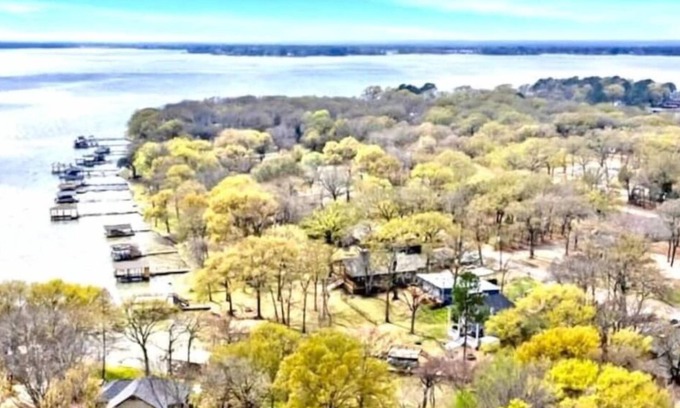Leisure Land House | Massive lakefront home with HOT TUB!