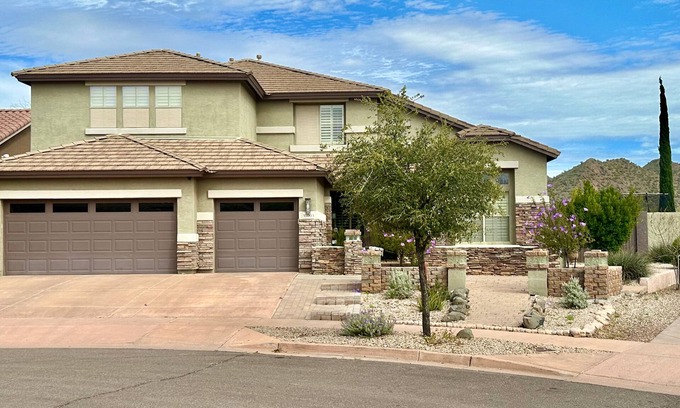 Tramonto House | Massive, picturesque family fun getaway w/pool, game room & trampoline