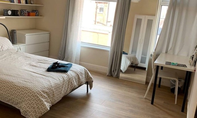 Thorpe Satchville House | MASTER BEDROOM IN ❤️ OF LEICESTER