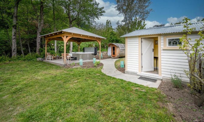 Port Levy House | Matagouri Cottage - Port Levy Holiday Home