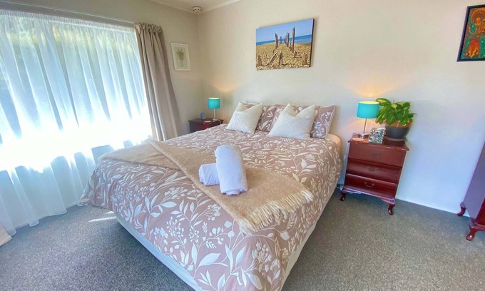 Onekaka Apartment | Matai Grove - Tranquil Bush Studio Retreat, Golden Bay