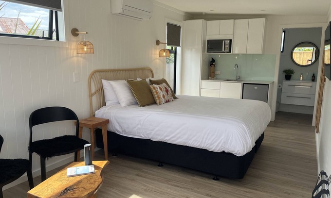 Matakana Apartment | Matakana Central 981 in the heart of Matakana walking distance to Village