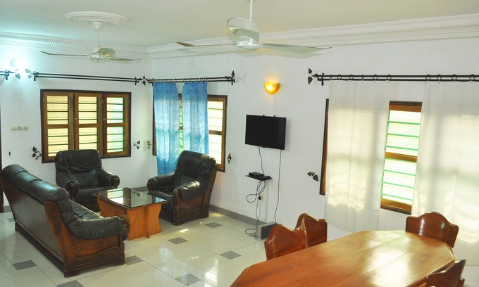 Littoral Department Apartment | MATHY Residence a three bedroom lounge