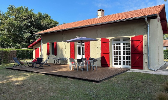 Leon House | MATOUNE pleasant, 4/6 person house near Lake Leon