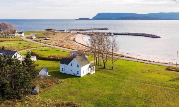 Ingonish House | Maude's Place. Idyllic seaside property in beautiful Ingonish, Cape Breton.