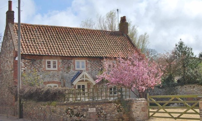 Brancaster Cottage | Mayes Cottage, Brancaster, Norfolk