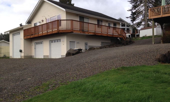 Silver Creek Apartment | Mayfield Lake View Apartment