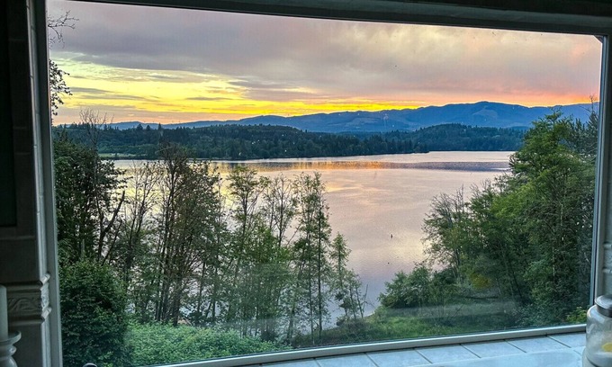 Mossyrock Cabin | Mayfield Lake Waterfront Escape