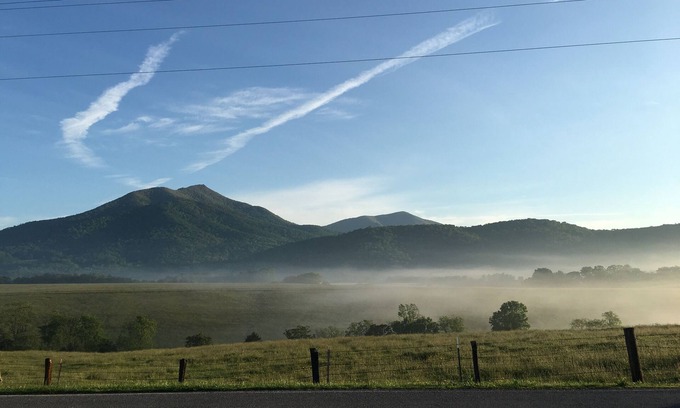 Bedford Cottage | Mayhew Farms Cottage - Breathtaking Mt. Views Overlooking Pond & Horses