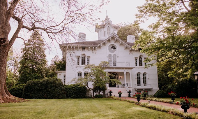 Orange Bed & Breakfast | Mayhurst Inn