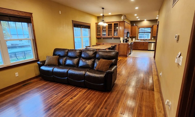 Montrose House | Mayor's Manor - with everything you need in a homebase get away. Pet friendly.