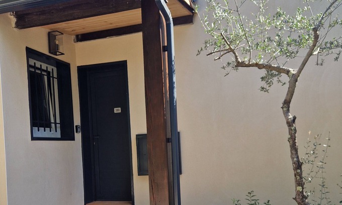 Garrigues Other | Mazet de Charme Avec Jacuzzi au Calme