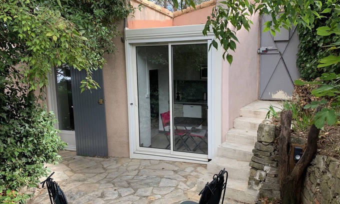 Quartier des Espesses House | Mazet not overlooked with private garden