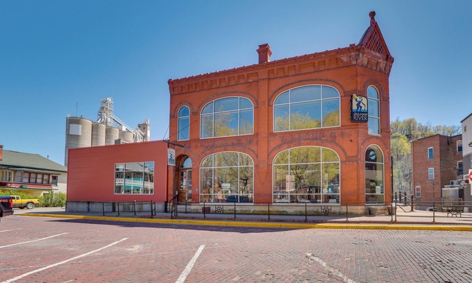 McGregor Condo | McGregor Condo w/Brewery On-Site: Steps to River!