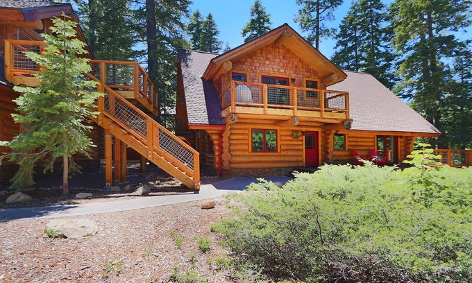McKinney Estates Cabin | McKinney Creek Cabin - Total of 5 bedrooms, 3 baths - Walk to Chambers