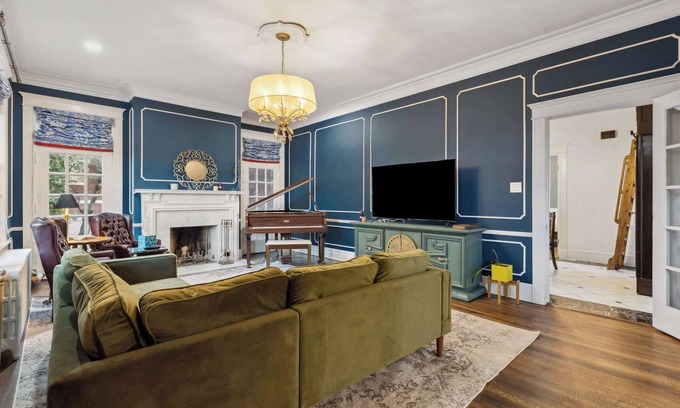 Evergreen House | McLean Manor w/2 Hot Tubs & Guest House