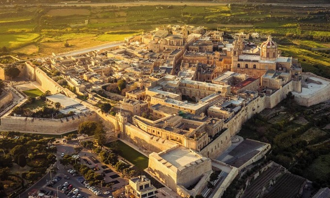 Mdina Old City House | Mdina Annie’s Place Sweet 300Y.O. Townhouse with Norman Arch Inside Walls