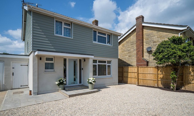 Bembridge House | Meadow Drive, spacious and modern family home